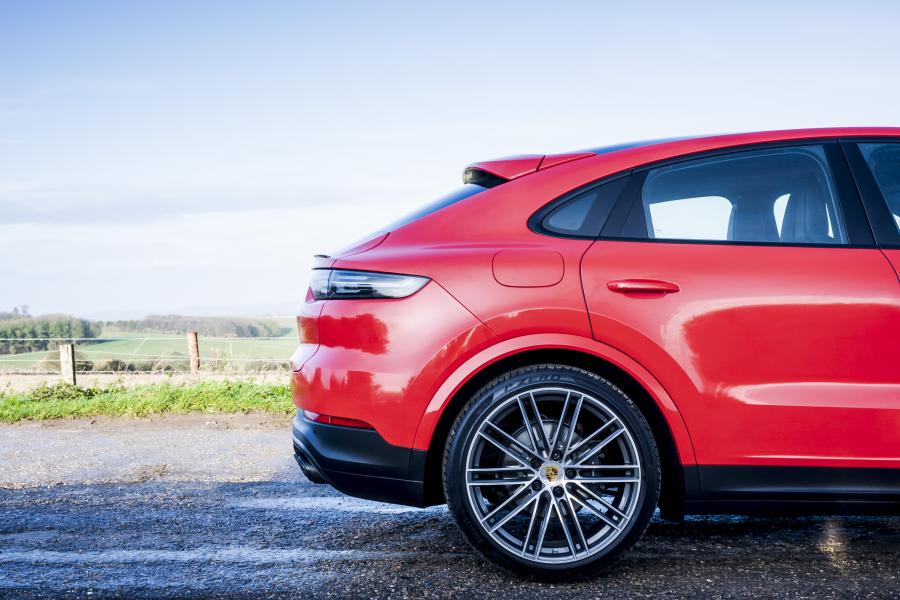  Porsche Cayenne Coupe 2019 года  (UK) (фото 20 из 40)
